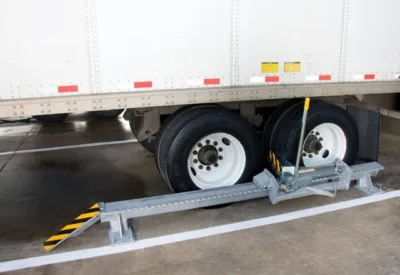 SERCO-3335_PROD_640x440_RESTRAINT_WHEEL_CHOCK_MANUAL_001_10011