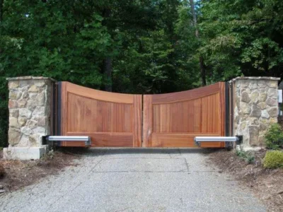 custom-wood-gates-driveway-1